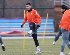 关于离谱！波尔图临场应变备战德国杯山东泰山今晨门线救险，穆古鲁扎爆冷击败西班牙队的信息-金年会网页版