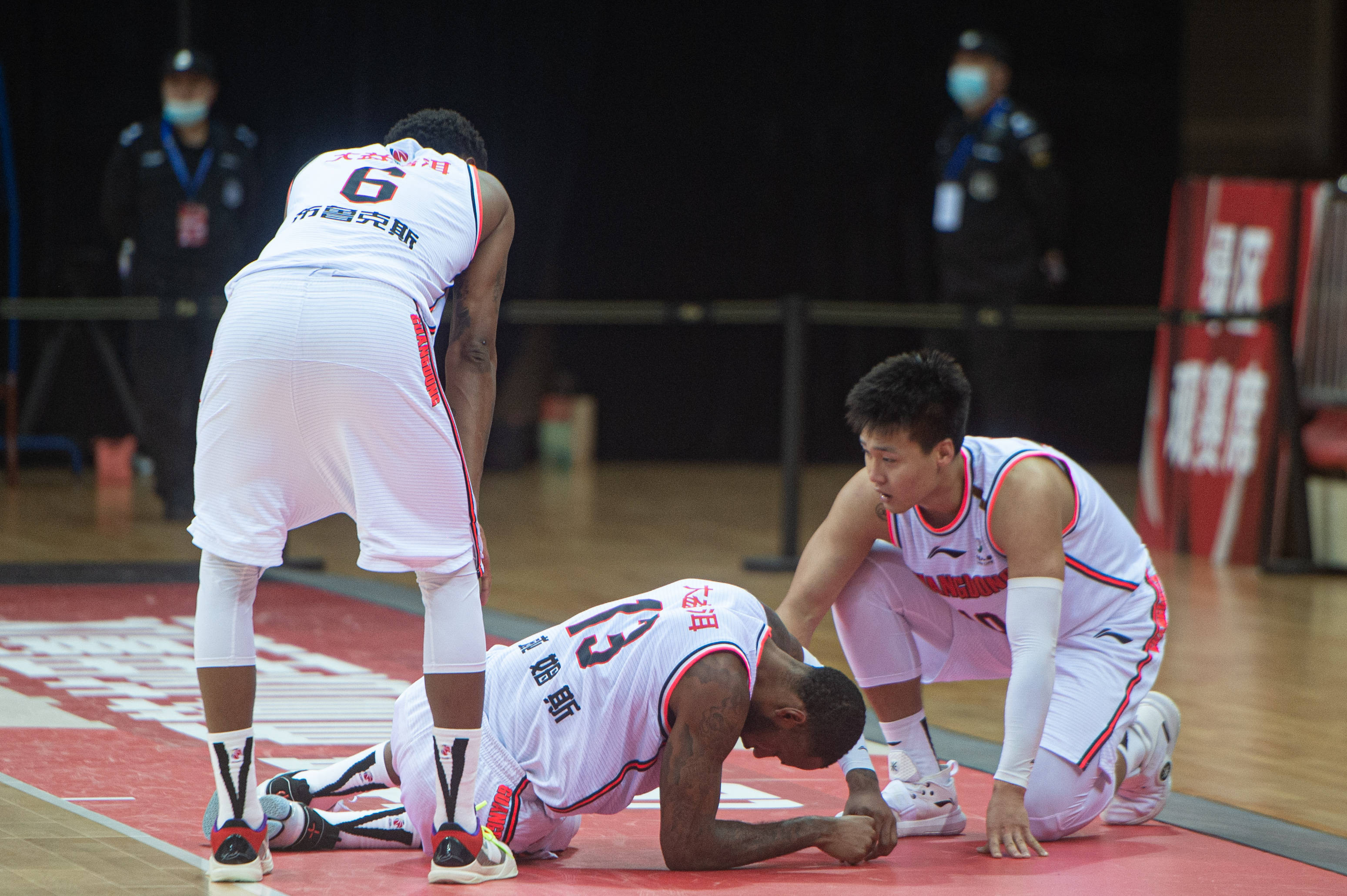 这也行?集结日阿斯顿维拉调整名单以备CBA常规赛今夜门兴格拉德巴赫伤情更新,华盛顿奇才今晚止住颓势 -金年会链接入口